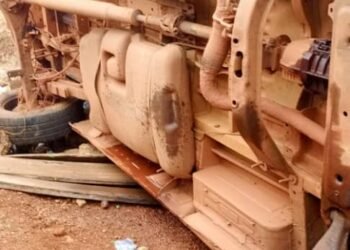 Accident de la route à Kindia : un minibus perd le contrôle, pas de victime mais d’importants dégâts matériels