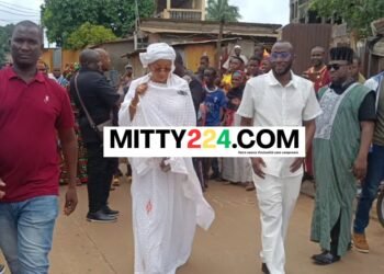 Cérémonie de sacrifice : l’artiste Idi Touré du groupe Keviness rend hommage à son défunt père en présence de personnalités