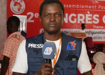 Quand les plumes s’inclinent devant les décrets