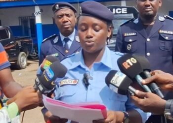 Affaire de l’enlèvement du nourrisson de Ratoma : quatre femmes, dont trois sages-femmes, arrêtées et présentées à la presse