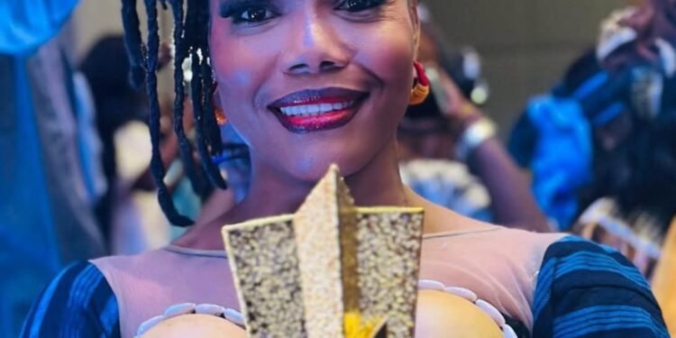 Binette Diallo remporte le trophée du Meilleur Album Tradi-Moderne avec Djiwoun Foulawa
