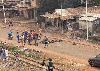 Grève des enseignants : écoles désertées et tensions entre élèves à Conakry