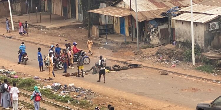 Grève des enseignants : écoles désertées et tensions entre élèves à Conakry