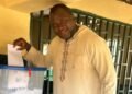 Abdoulaye Barry accomplit son devoir civique à Ratoma et appelle à l’unité nationale