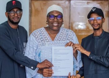 Cinéma guinéen : VIZOORI Production et la RTG signent un partenariat stratégique pour la diffusion de séries.