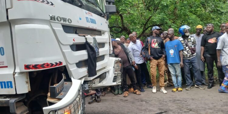 Faranah : deux morts dans une collision entre un camion-citerne et une moto à Famania